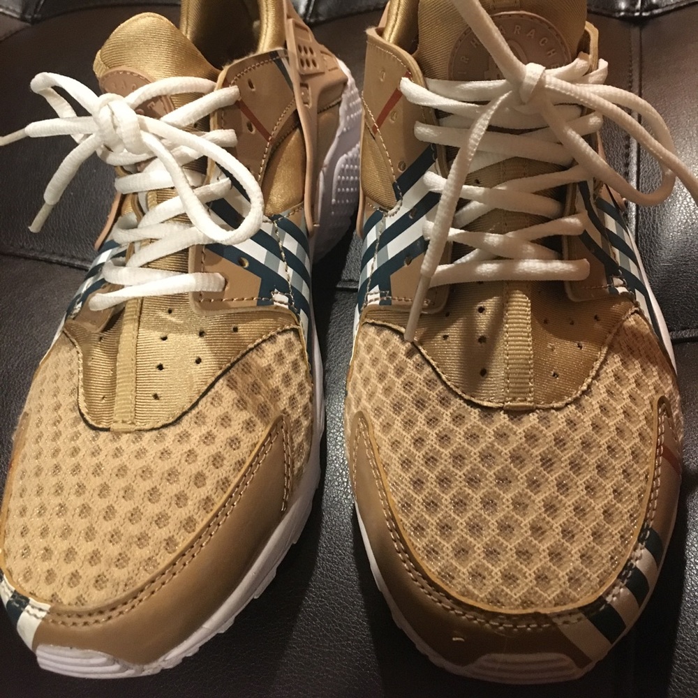 Burberry Nike air huraches
