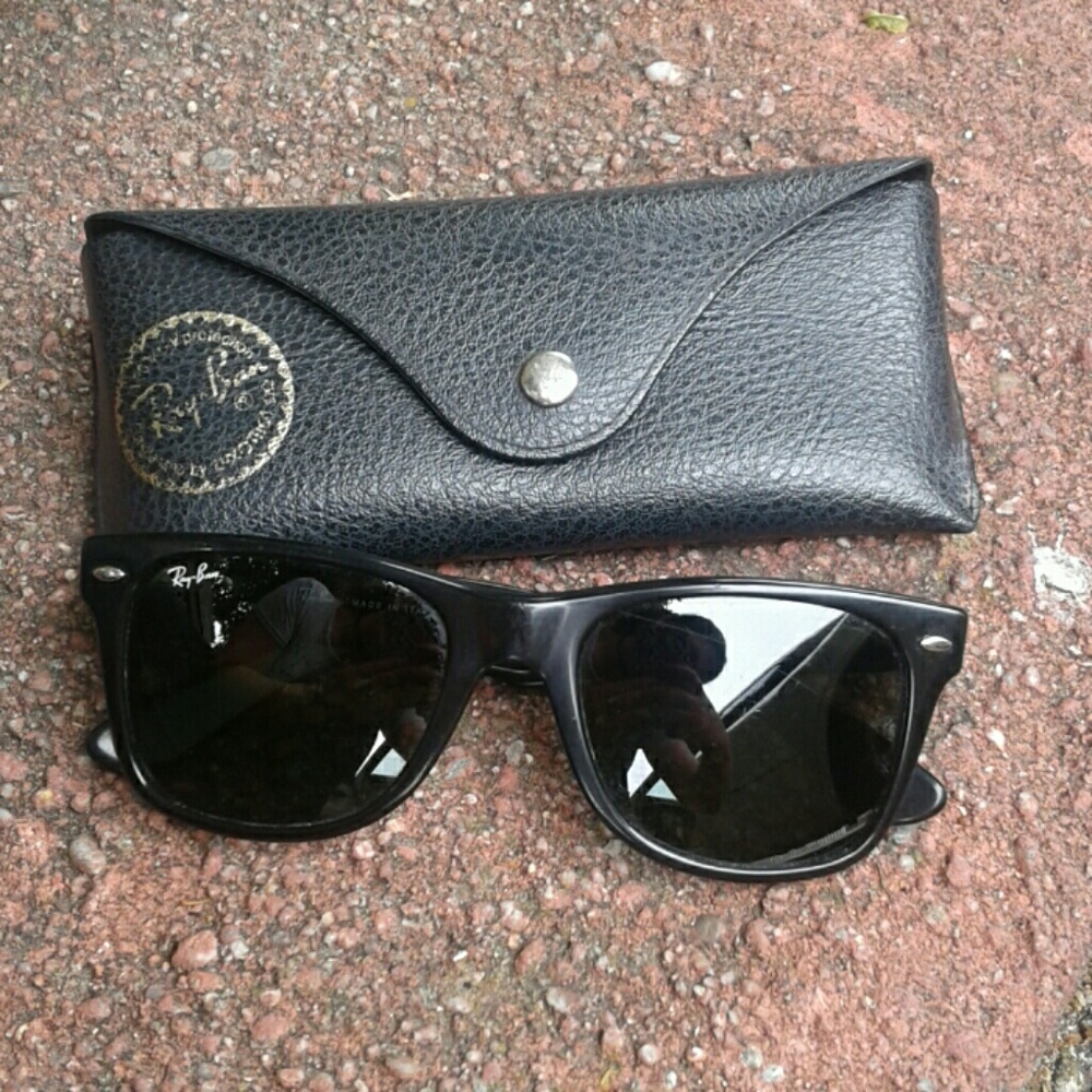 "Wayfarer" Ray Bans