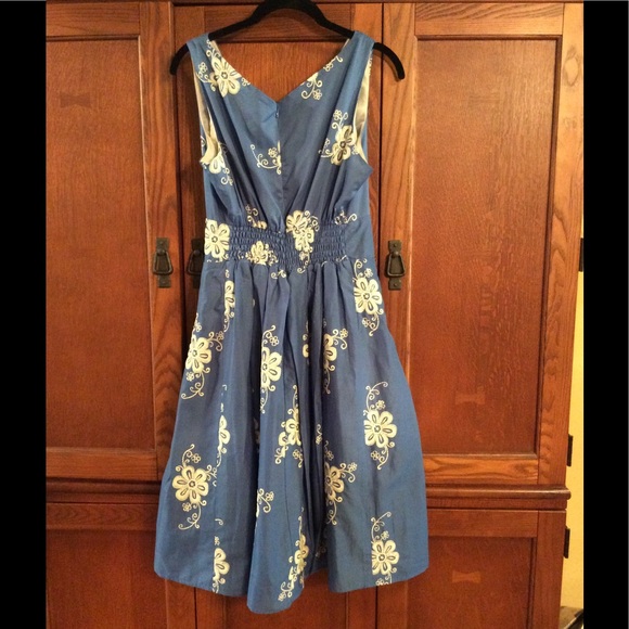 🎉🎈HP🎉🎈Blue dress with white embroidery. SZ 16P - Picture 3 of 7
