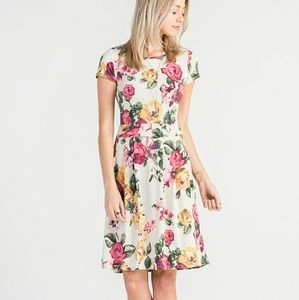 Christy Short Sleeve Flower Dress M