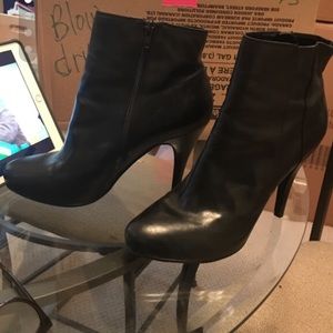 Nine West Leather Bootie size 11, 3 inch heel
