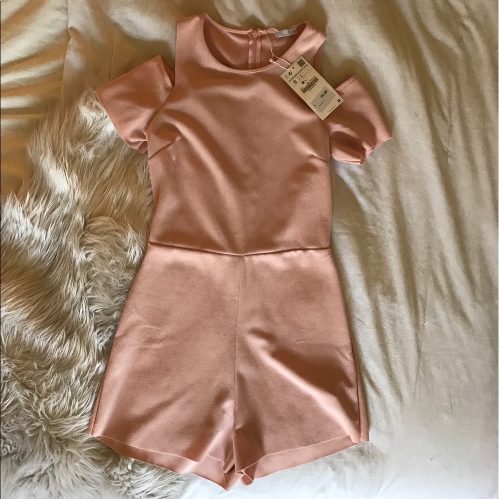NWT Zara cold shoulder romper 💗