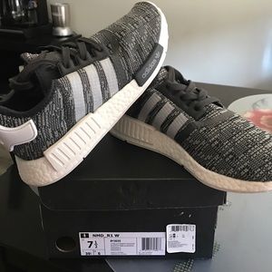 Adidas NMD_R1 W size 7.5 EUC❤️