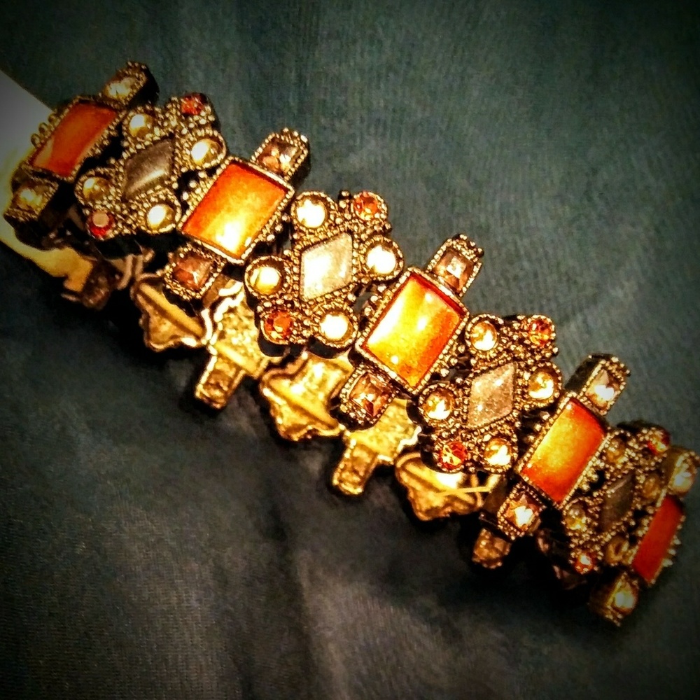 💲GORGEOUS JEWELED BRACELET NWOT