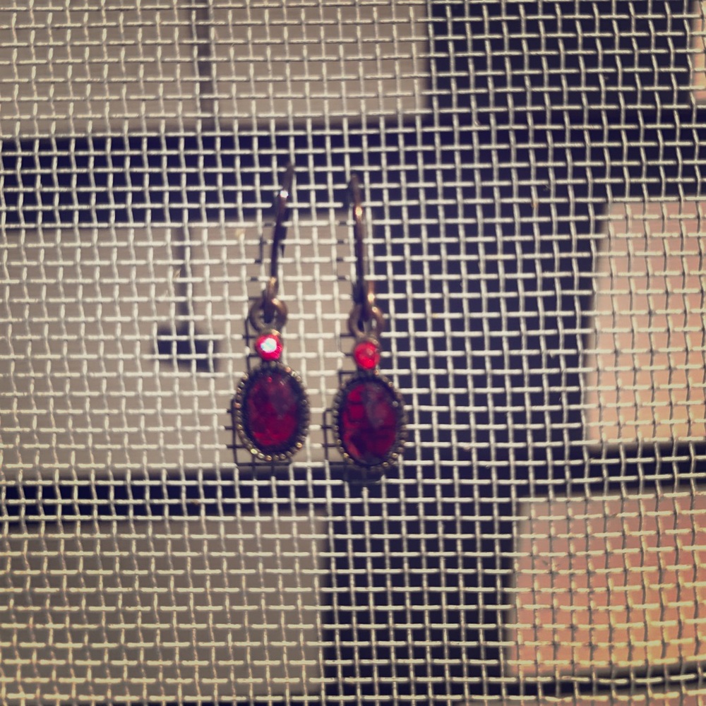 PRICE DROP💧Avon earrings