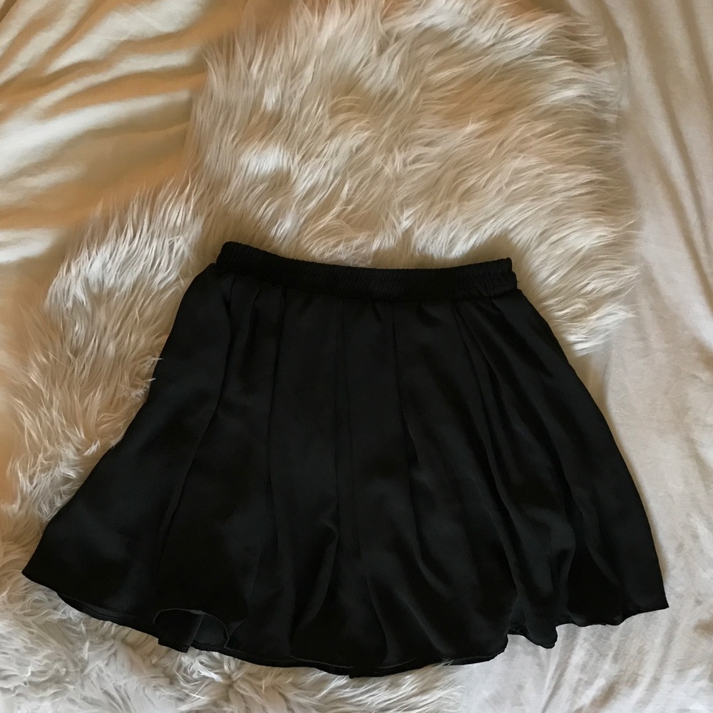Brandy Melville black skater skirt 💗