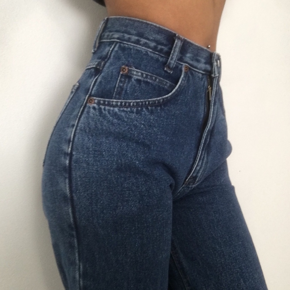 SOLD Vintage high waisted blue wash mom jeans