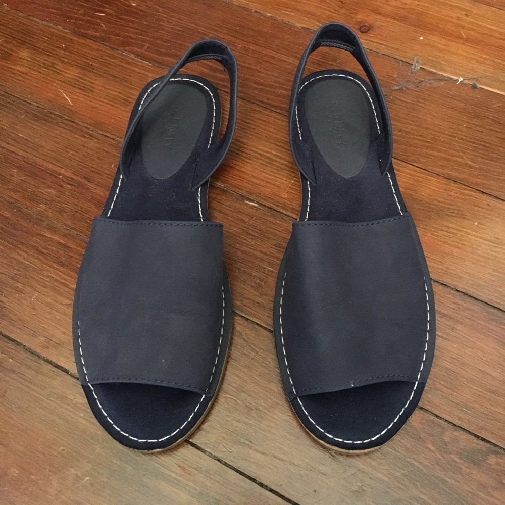 Perfect condition navy Old Navy sling back sandals