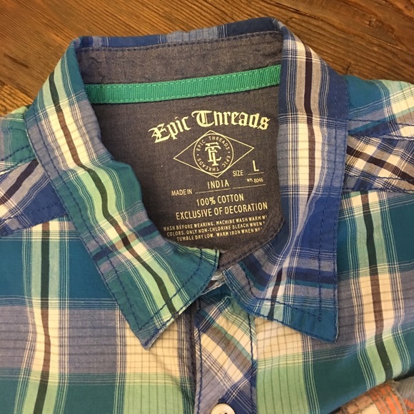 Two button down Shirts - Picture 3 of 6