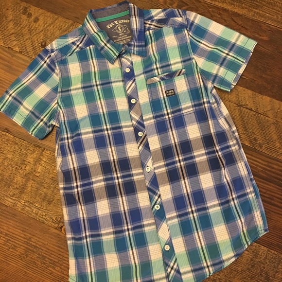 Two button down Shirts - Picture 5 of 6