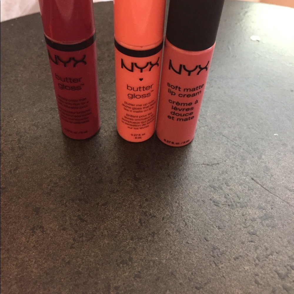 I'm selling a urban nag urban outfitters makeup