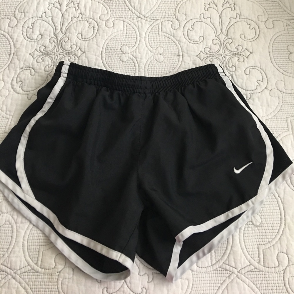 Girls Nike drifit running shorts