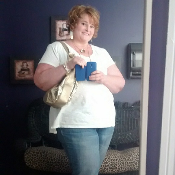 Meet Your Posher! - Picture 4 of 5