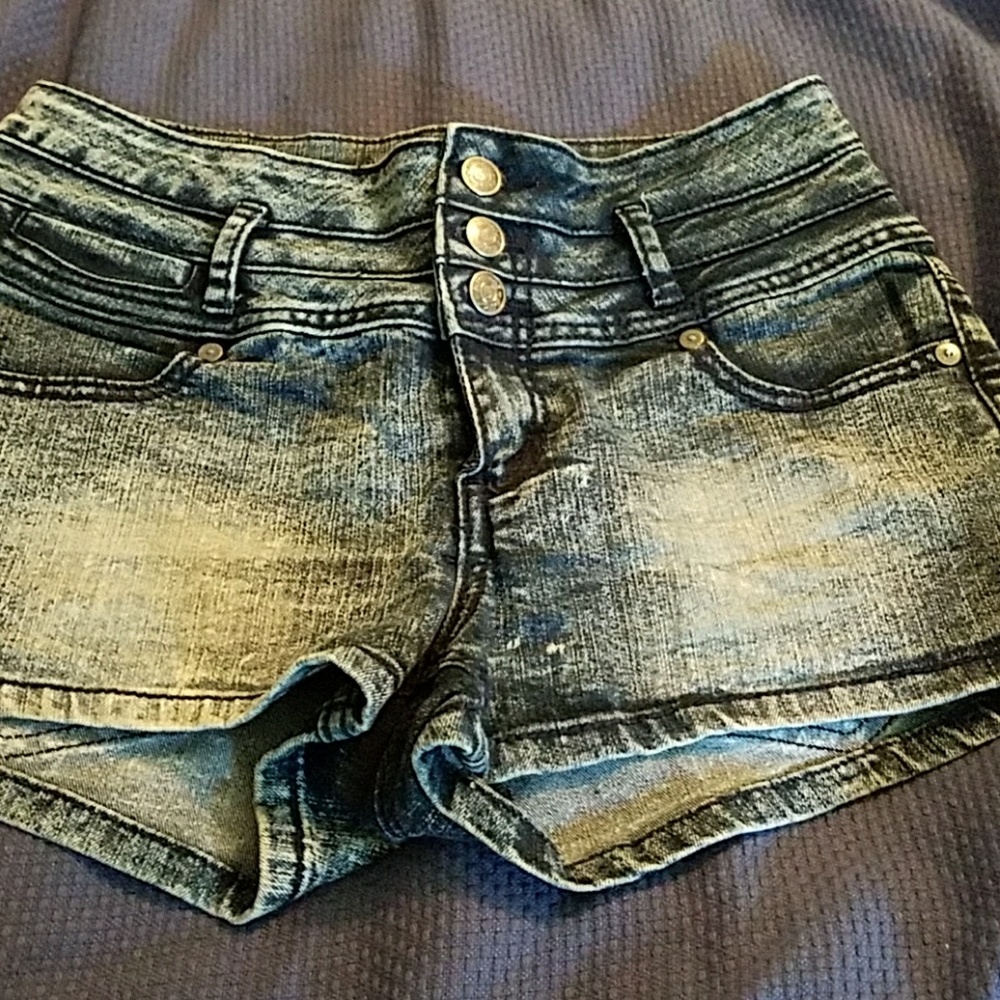 Harmony + Havoc.  Shorts.  Size 7.