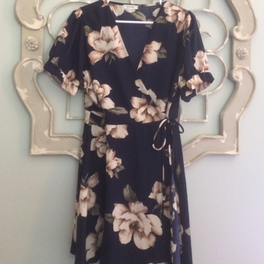Mod Ref navy blue floral wrap dress sz L from Vici