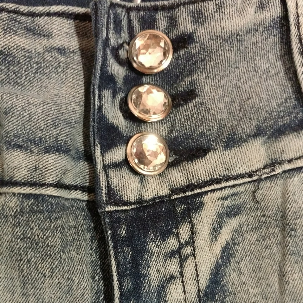 Jean Shorts • 0 - 9 - Picture 5 of 8