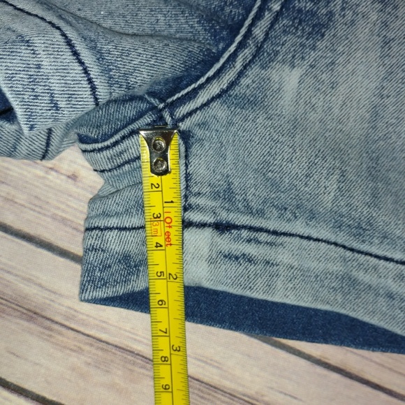 Jean Shorts • 0 - 9 - Picture 6 of 8