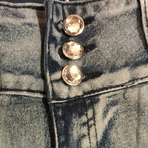 Jean Shorts • 0 - 9 - Picture 5 of 8