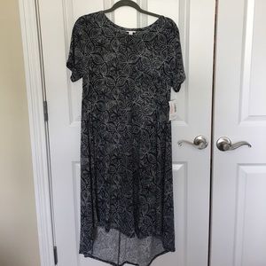 Black and white Carly