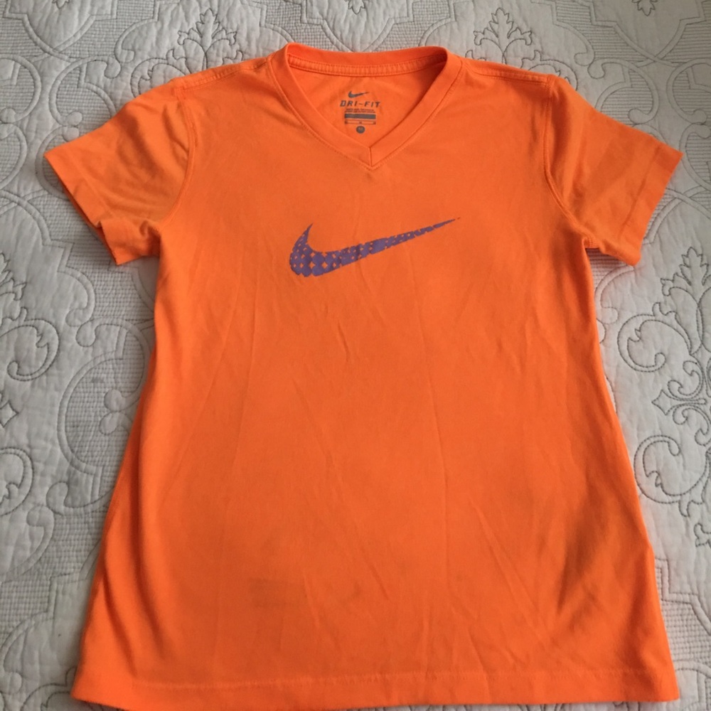 Girls Nike tshirt