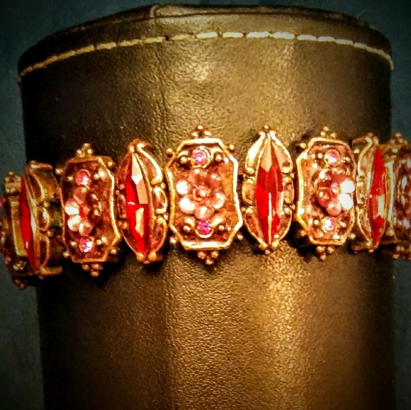 💲STUNNING JEWELED BRACELET PINKS AND REDS NWOT - Picture 2 of 4