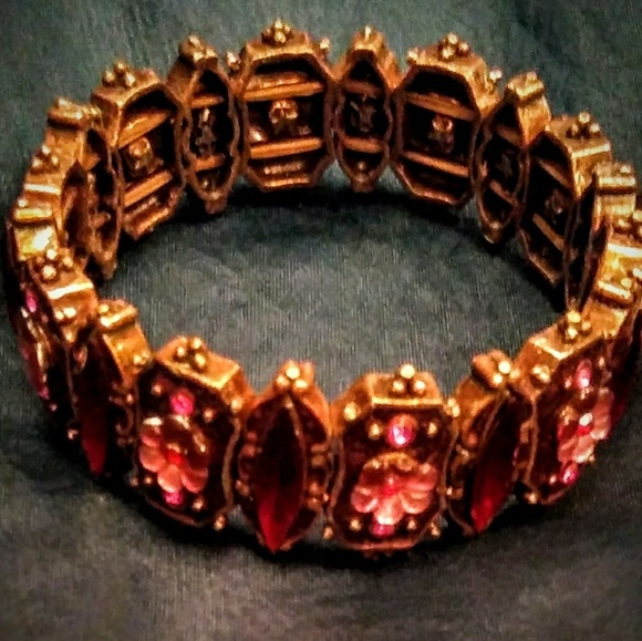 💲STUNNING JEWELED BRACELET PINKS AND REDS NWOT - Picture 3 of 4