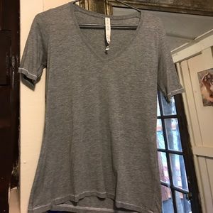 Lulu lemon grey tee shirt
