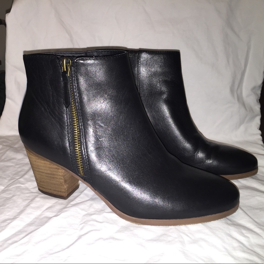 Black leather ankle boot size 7m