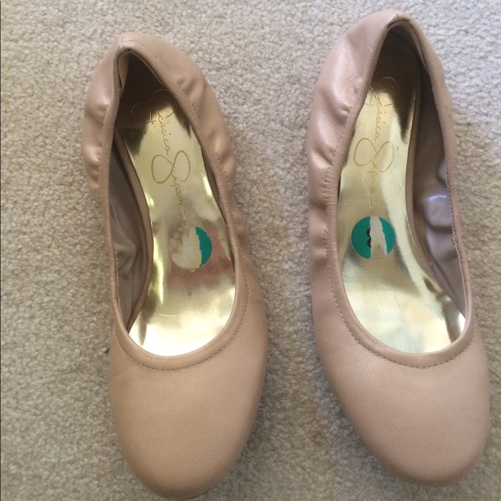 Jessica Simpson nude flats