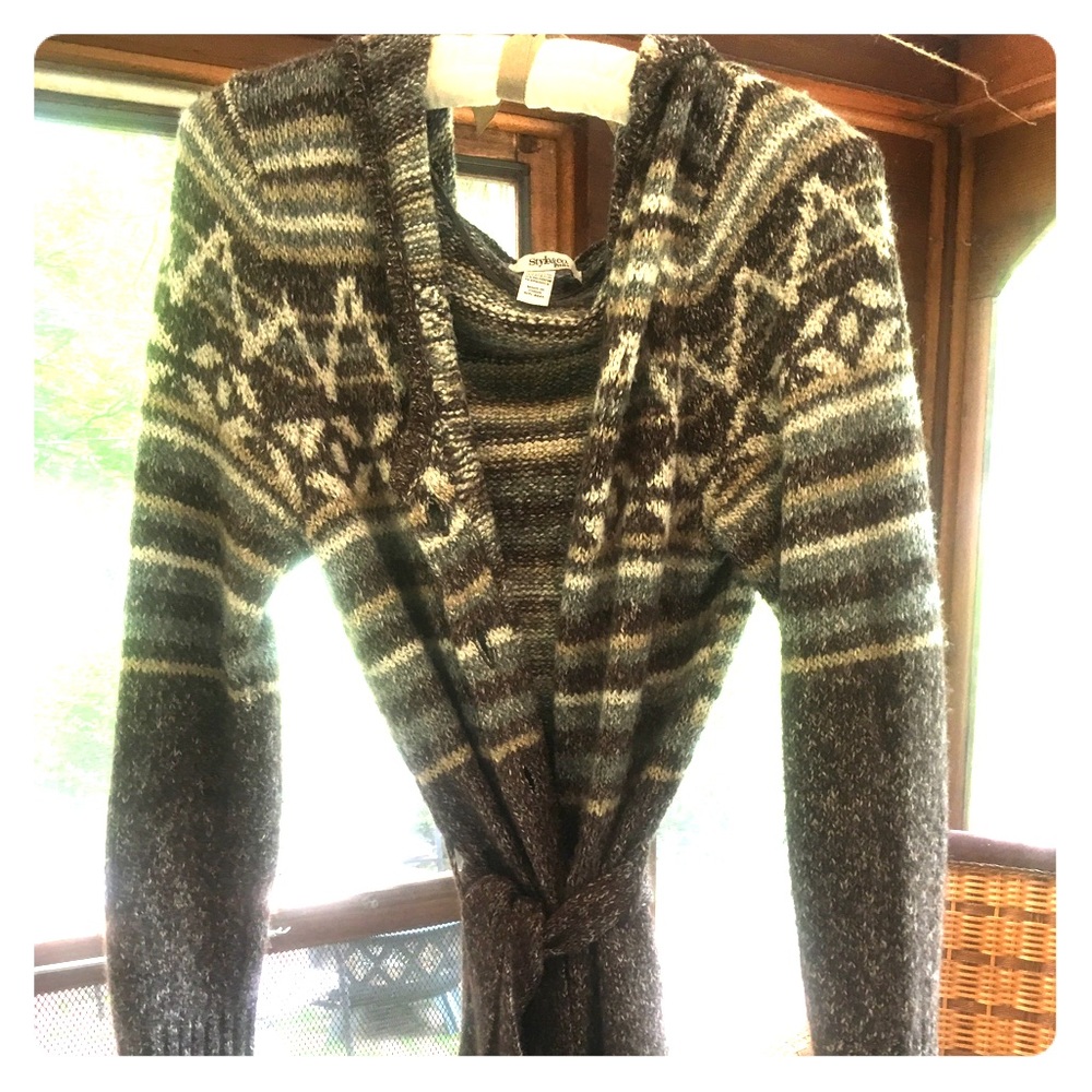 Coloradoesque hooded sweater