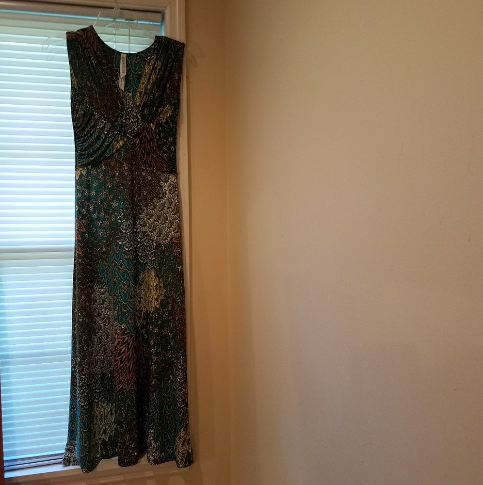 MT Collection Dress - Picture 5 of 8