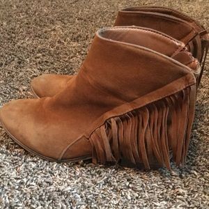 Brown booties with fringe on both sides/size 8.5