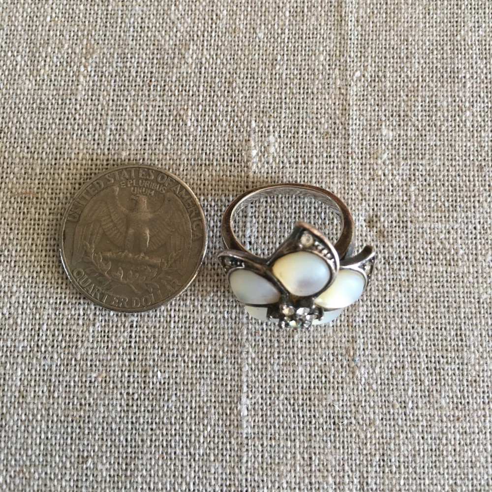 Flower ring - Picture 2 of 4
