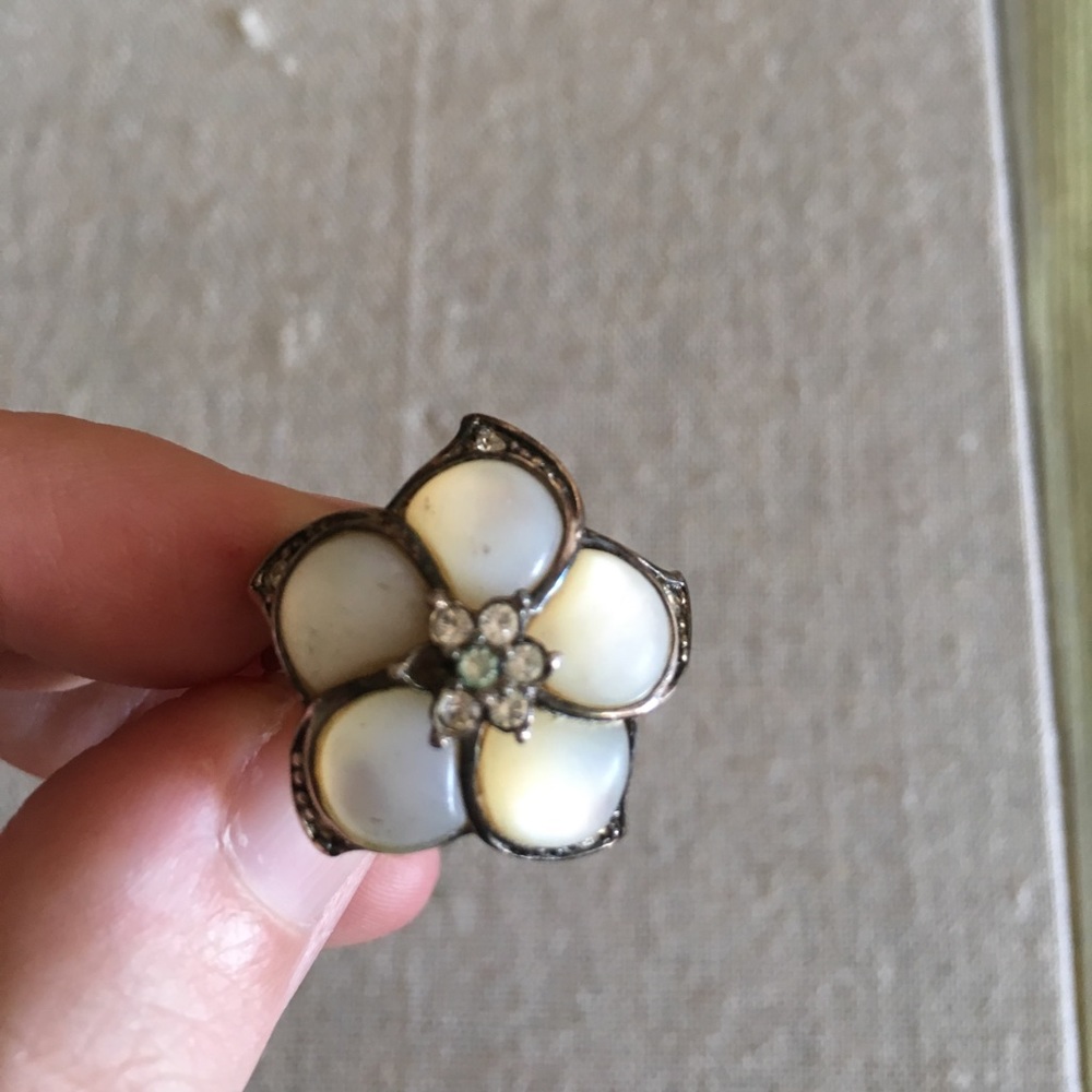 Flower ring - Picture 3 of 4