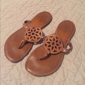 American Eagle flip flops.