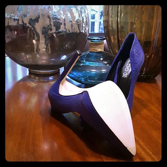 Shoes - Picture 3 of 4