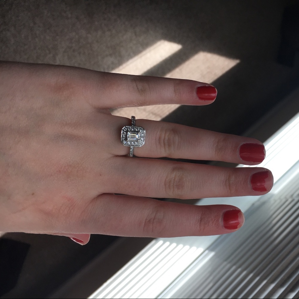 1ct emerald cut diamond ring