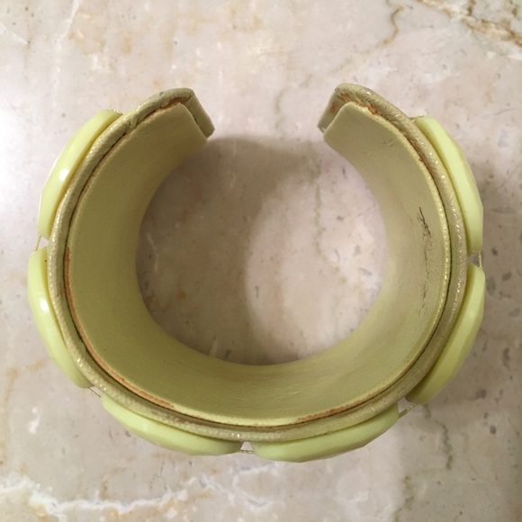 Lime green beaded cuff - Picture 2 of 3