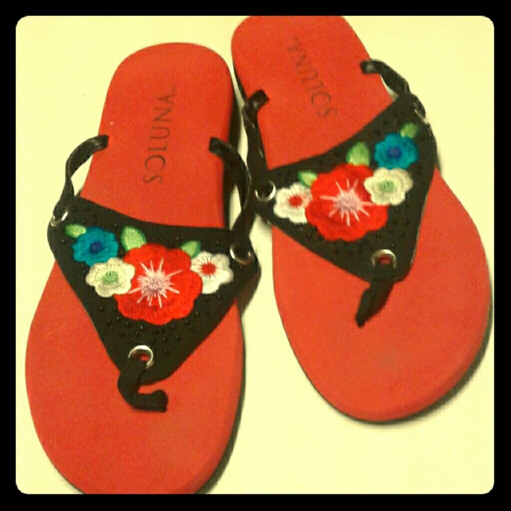Floral Embroidered Soluna Thong Sandals