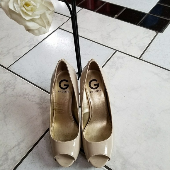Taupe worn once Guess high heels - Picture 2 of 7