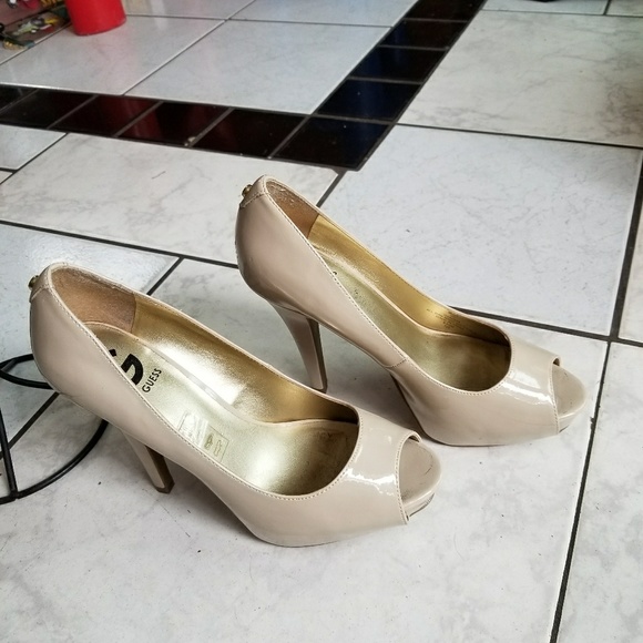Taupe worn once Guess high heels - Picture 5 of 7