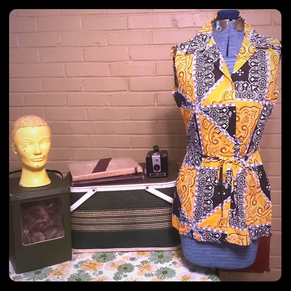 Vintage Sleeveless Button Up Bandana Design Blouse