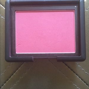 NARS blush 413 BLKR