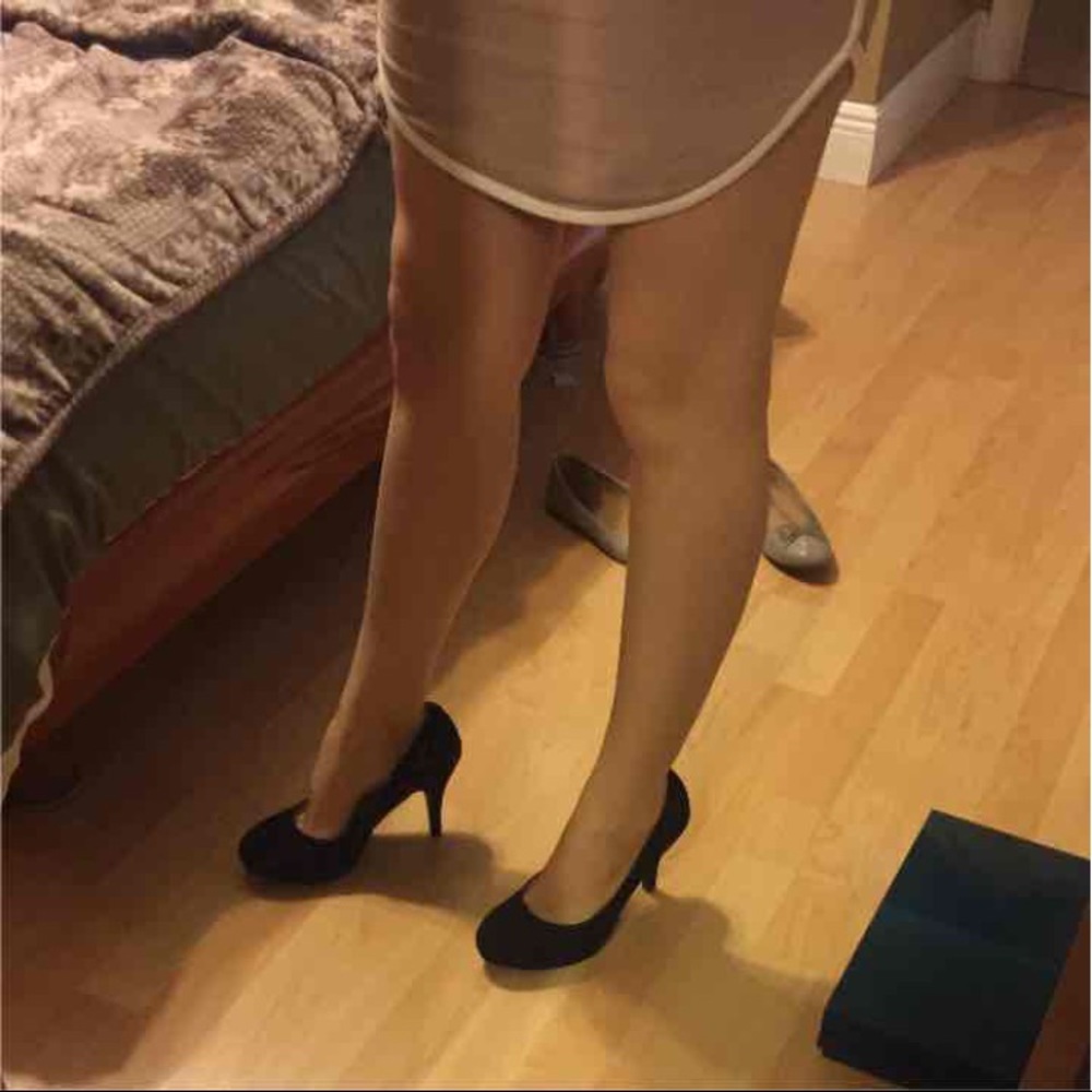 Black felt pumps