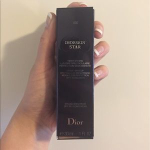 NIB Diorskin Star Foundation 030