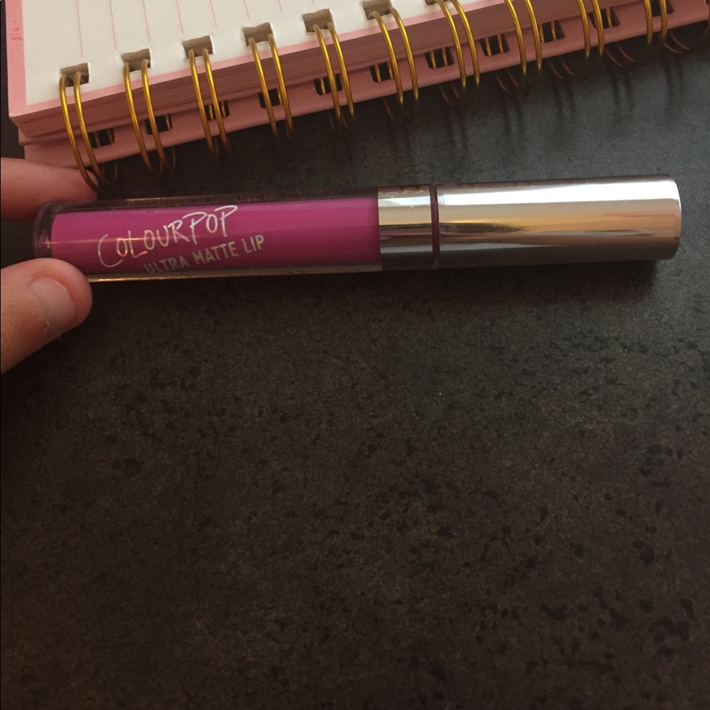 I'm selling a ultra matte lip