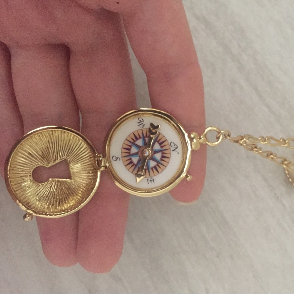 veryy long gold necklace