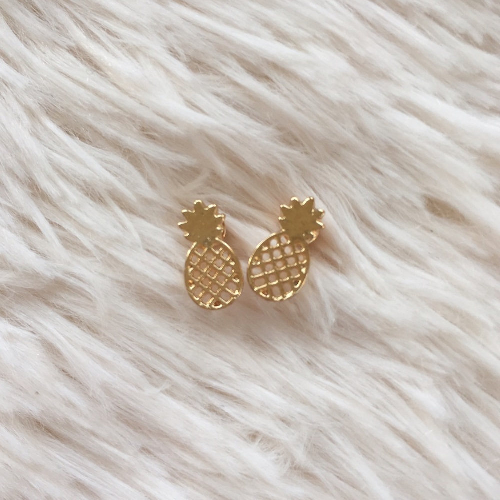 "Bri" Gold Pineapple Studs 🌸 - Picture 1 of 5