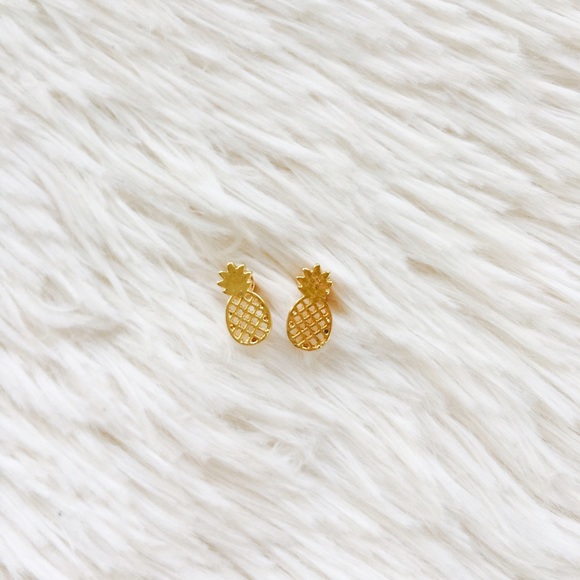 "Bri" Gold Pineapple Studs 🌸 - Picture 2 of 5
