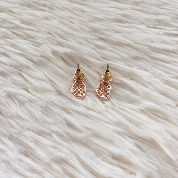 "Bri" Gold Pineapple Studs 🌸 - Picture 3 of 5